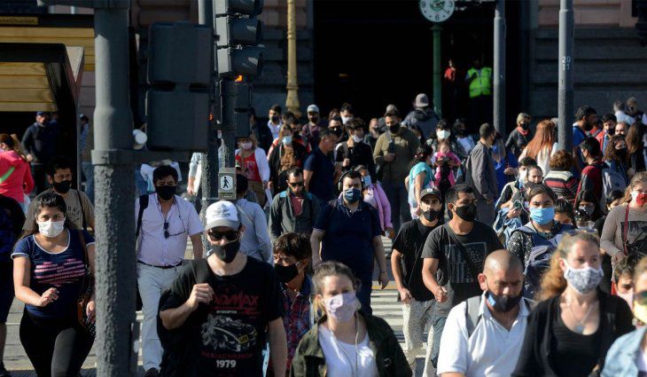 Comienza a sentirse la segunda ola en Argentina: más de 16 mil casos en 24 horas