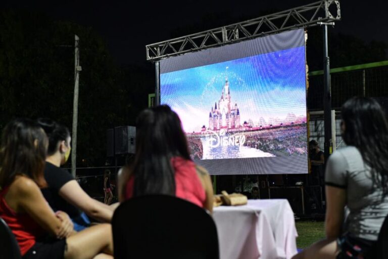 Se realizó una función especial de cine para las mujeres en el barrio Legislativo de Posadas