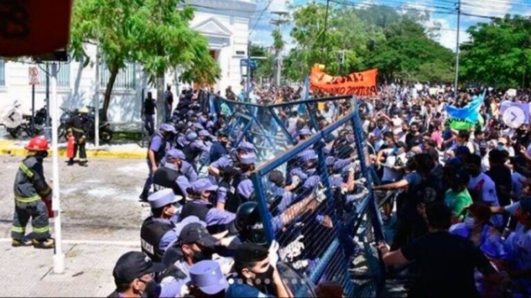 Protestas y represión tras la vuelta a fase 1 en Formosa