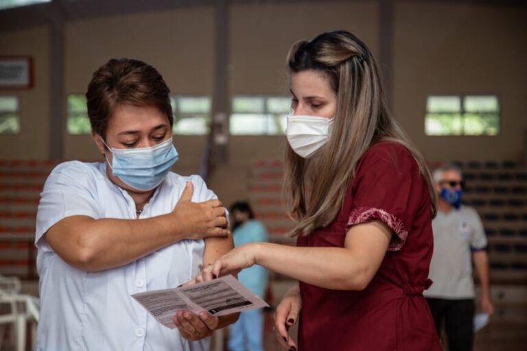 Vacunación Covid-19 en Misiones: el martes y miércoles se podrá volver a sacar turnos para dos grupos etarios