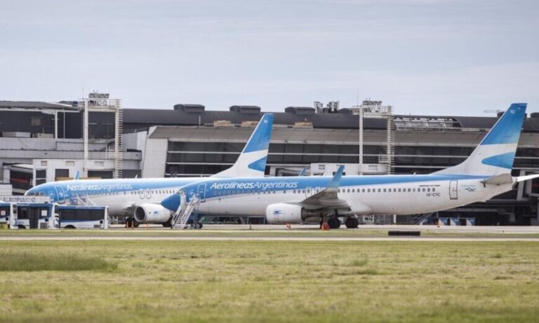 Aerolíneas Argentinas canceló vuelos a Brasil, Bolivia y México por al menos 45 días