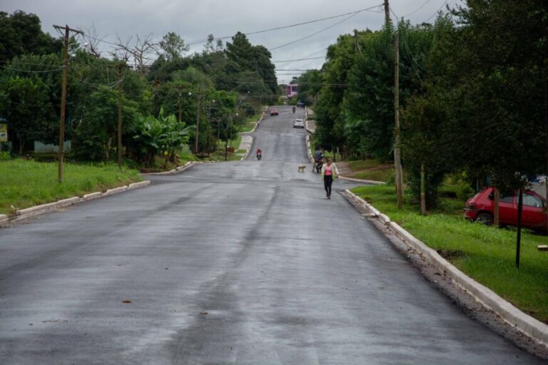 Asfalto sobre empedrado en San Javier: Vialidad finalizó trabajos en el municipio