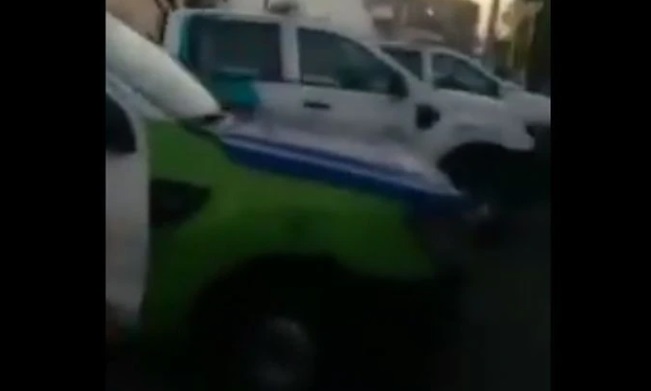Le robaron a su hermana, la Policía nunca fue y escrachó a los efectivos en la comisaría