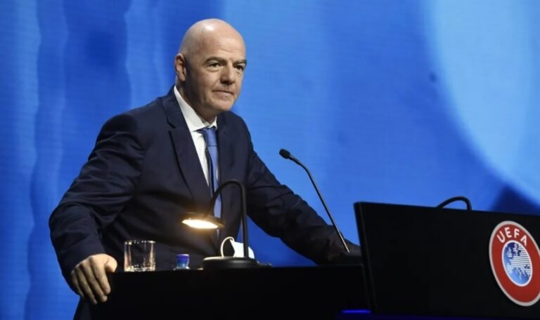 Presidente de FIFA apoya a la UEFA y amenaza a los clubes que crearon la Superliga europea