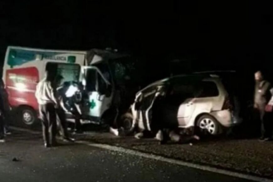 Nueve muertos por un choque frontal entre un auto y una ambulancia en La Rioja