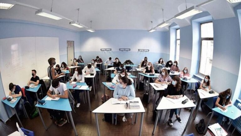 Siete millones de alumnos vuelven a tener clases presenciales en Italia