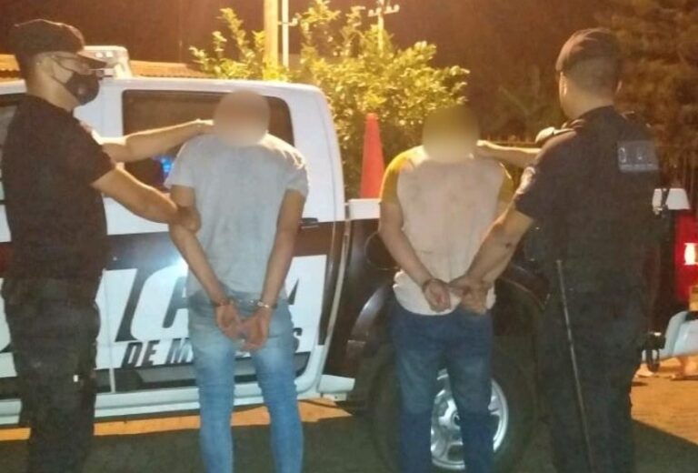 Atraparon a dos jóvenes después de robar un celular en Posadas