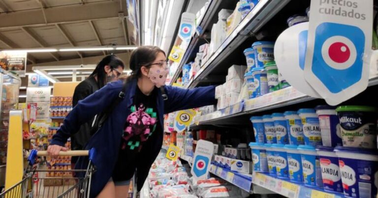 Nación negocia congelar el precio de 120 productos de consumo masivo por 6 meses