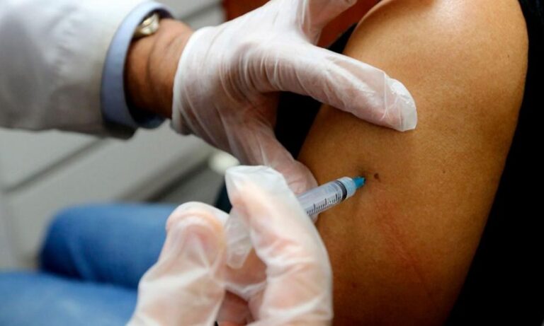 Coronavirus: apenas el 0,49% de vacunados con Sinopharm se contagió tras recibir la primera dosis