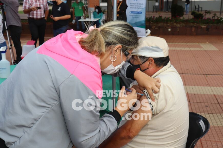 Comenzó la vacunación contra el coronavirus en taxistas posadeños