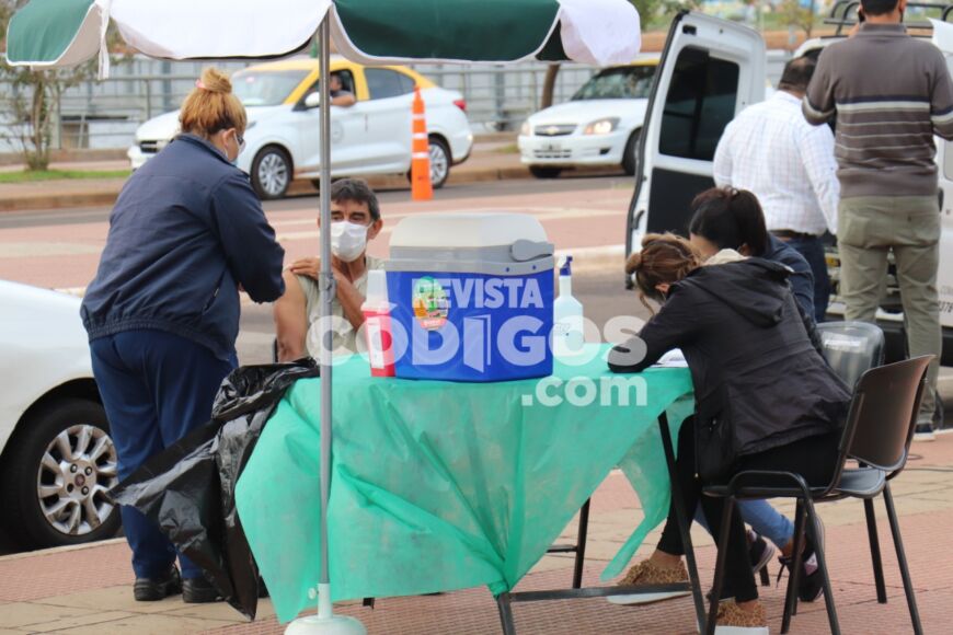 Comenzó la vacunación contra el coronavirus en taxistas posadeños