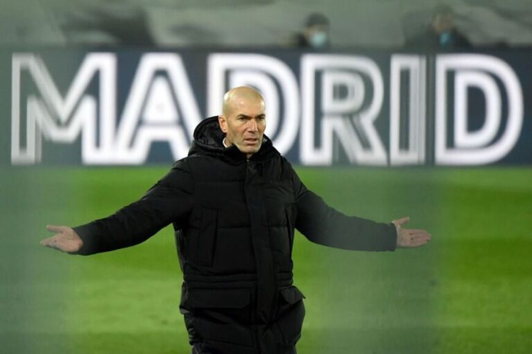 Zinedine Zidane: "Es absurdo que al Madrid le prohiban jugar la Champions"