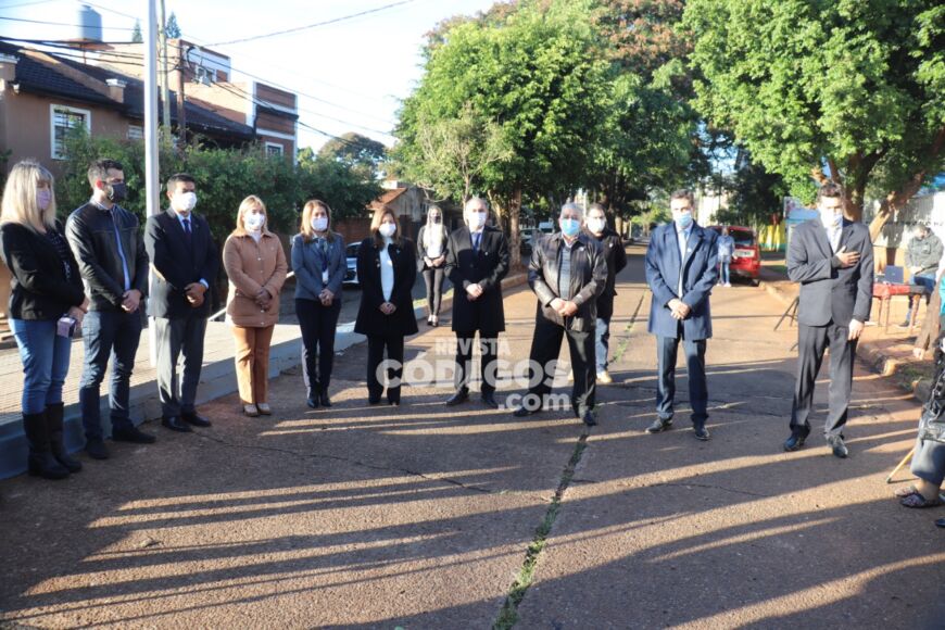 Posadas celebró el 211° aniversario de la Revolución de Mayo con una ofrenda floral y un acto conmemorativo