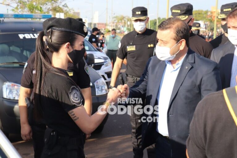 Inversión millonaria: Herrera entregó más de 100 móviles a la Policía de Misiones