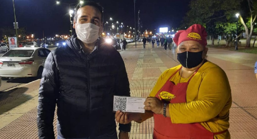 Entregaron carnet con código QR a vendedores ambulantes de Posadas