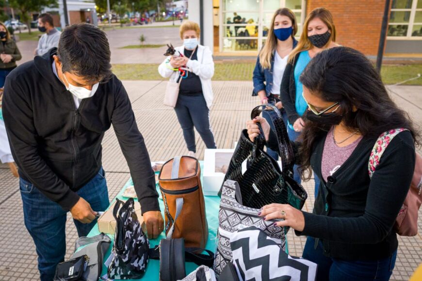 Entregaron asistencia financiera a emprendedores posadeños 3 6 - IFAI 1 3 - 5