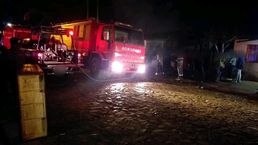 Bomberos sofocaron incendio de viviendas en el barrio Itaembé Miní de Posadas