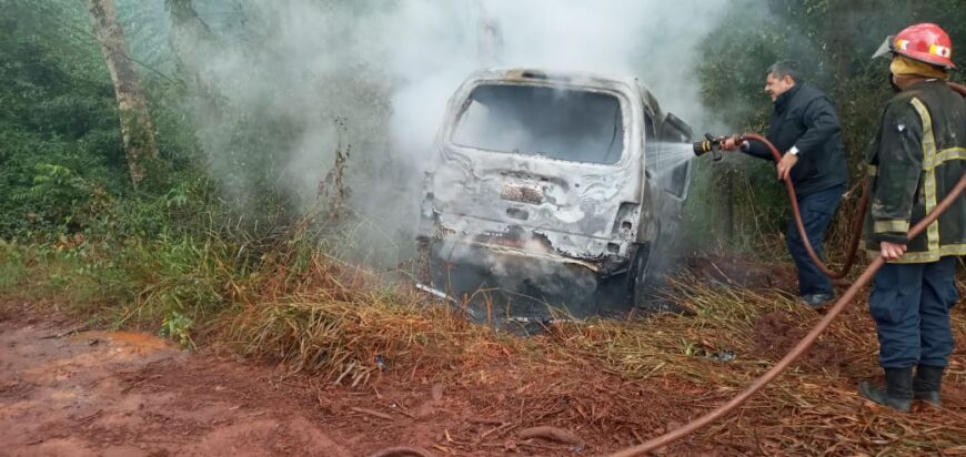Apóstoles: despistó con su vehículo, chocó contra un poste y murió en medio de las llamas