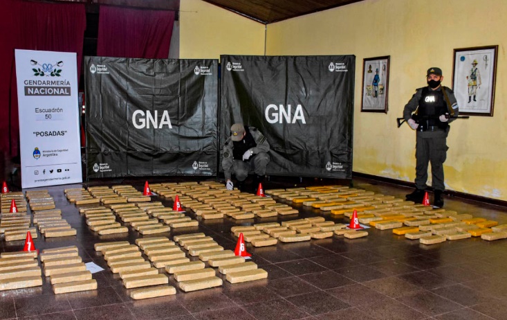 Garupá: interceptaron a contrabandistas con casi 200 kilos de marihuana en un vehículo y terminaron presos