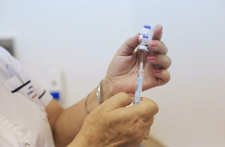 Vacunación contra el Covid-19: hoy abren las inscripciones para mayores de 40 años por Alegramed