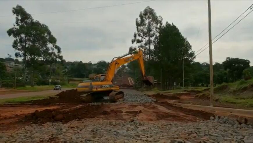 Continúan las obras de asfalto en la avenida Gendarmería Nacional de Oberá