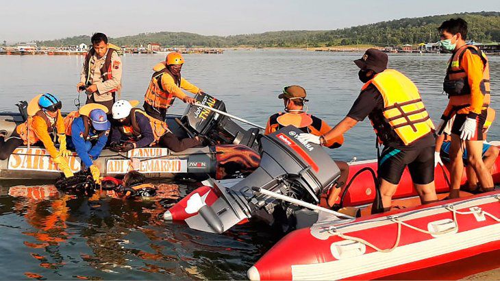 Intentaron sacar una selfie y volcaron el barco: murieron siete personas