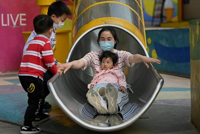 China autorizó a sus ciudadanos a tener hasta tres hijos