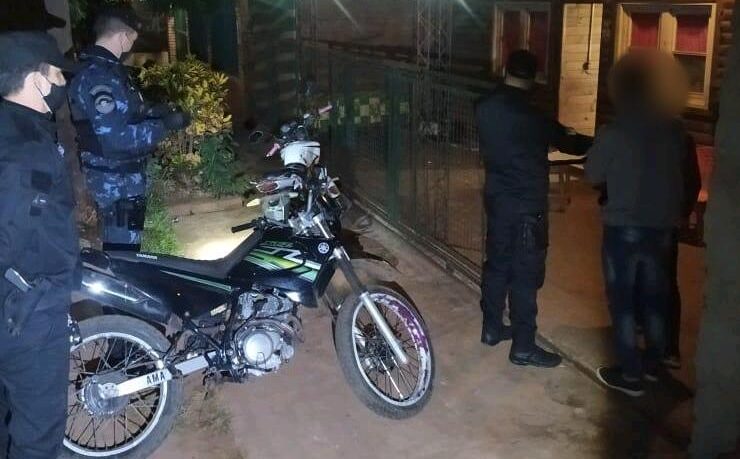 Policías intervinieron en una fiesta no autorizada y difundida por WhatsApp en Iguazú