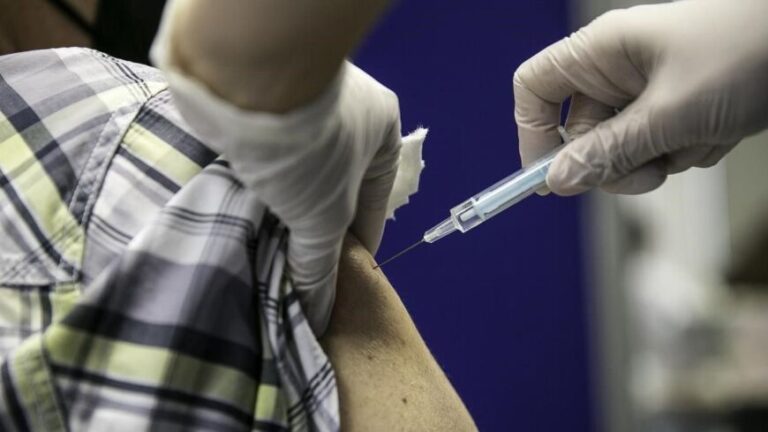 Ampliación de grupos: vacunarán a pacientes oncológicos y personas con discapacidad en el país
