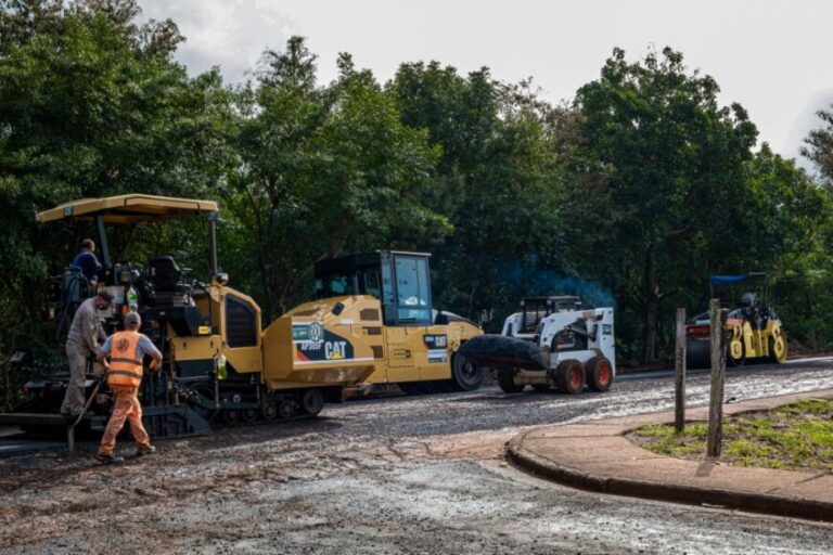 Vialidad provincial terminó asfaltado en Ameghino y avanza en Gobernador López