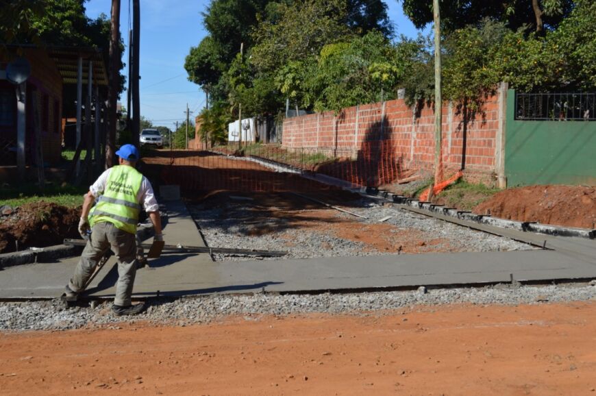 Municipales avanzan con las obras de desagües en el barrio San Juan Evangelista de Posadas