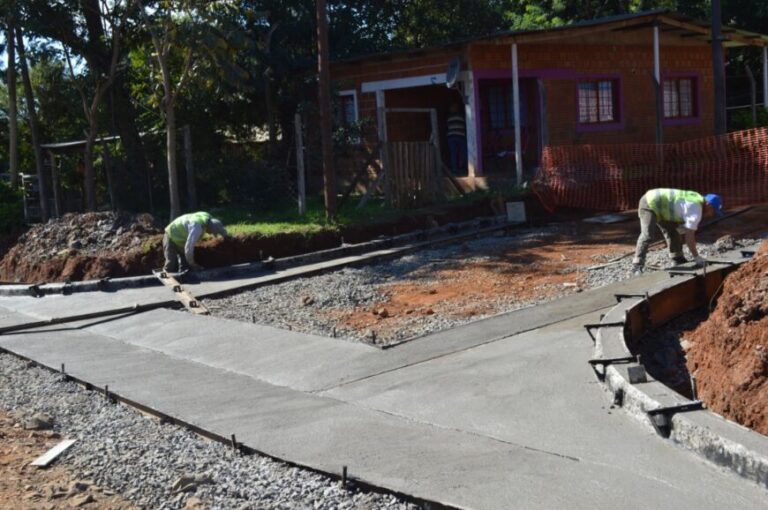 Municipales avanzan con las obras de desagües en el barrio San Juan Evangelista de Posadas