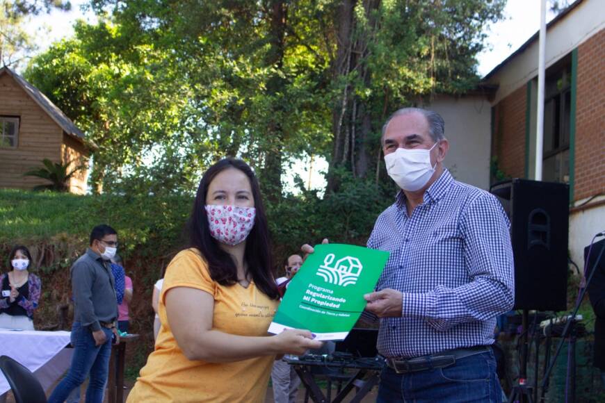 “Regularizando mi Propiedad”: más de 100 familias ya recibieron sus permisos de ocupación 3 6 - Titulo de propiedad 1 - 5