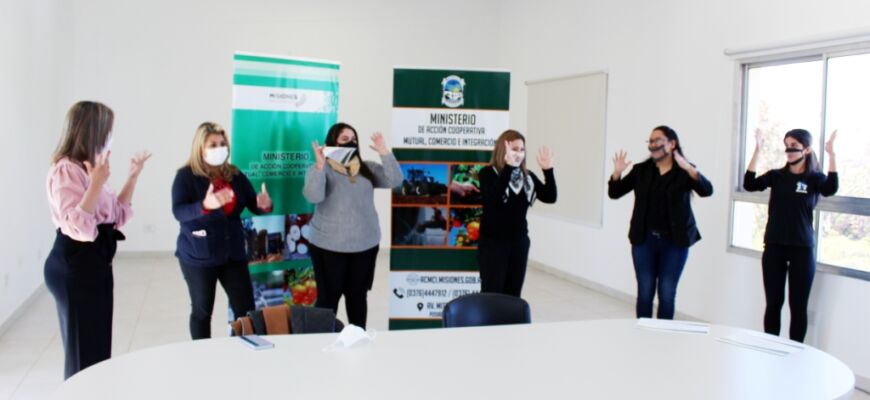 Acción Cooperativa incorporó interpretación de lengua de señas en la atención al público