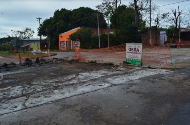 Continúa la reparación de badenes sobre la avenida Chacabuco de Posadas