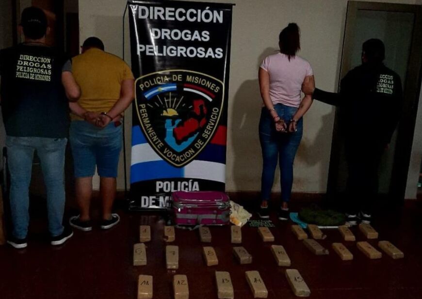 Atraparon a "motonarcos" con más de 28 kilos de marihuana en Posadas