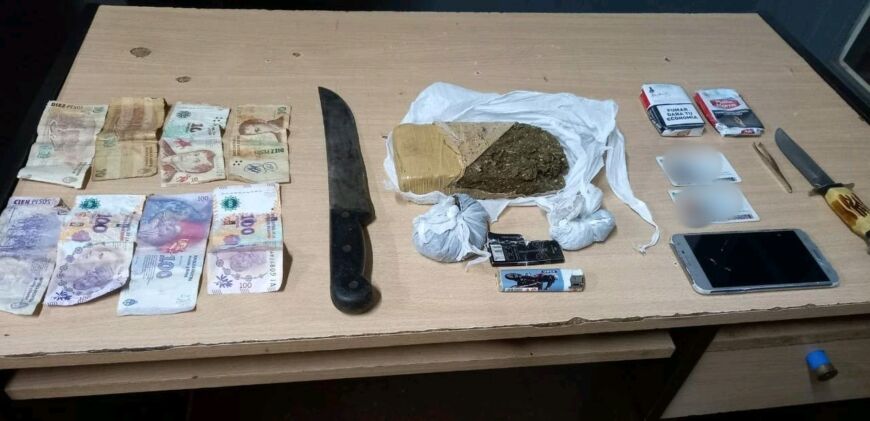 Detuvieron a dos jóvenes posadeños con marihuana en una mochila 1 2 - detenidos2 - 1