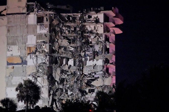 Así fue el momento en el que se derrumbó el edificio en Miami