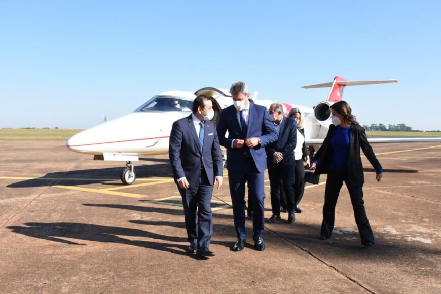 El gobernador de San Juan ya está en Misiones: firmará convenio de intercambio con Herrera Ahuad