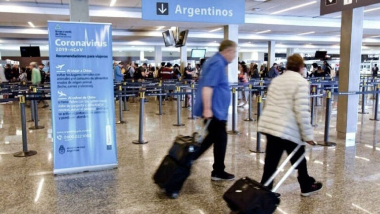 Nación redujo vuelos con Europa y suspendió nuevos destinos para evitar ingreso de nuevas cepas de Covid-19