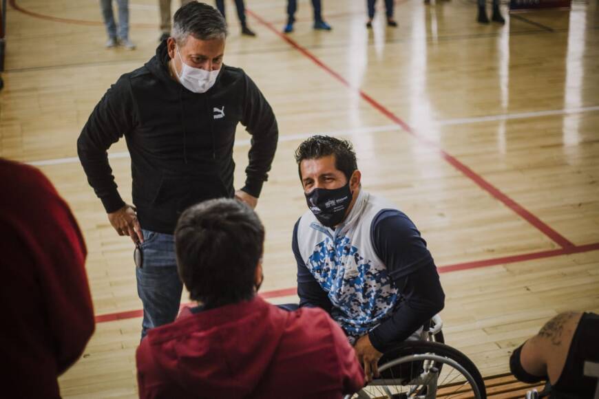 El atleta paralímpico Alejandro Maldonado brindó una charla motivacional en Puerto Rico