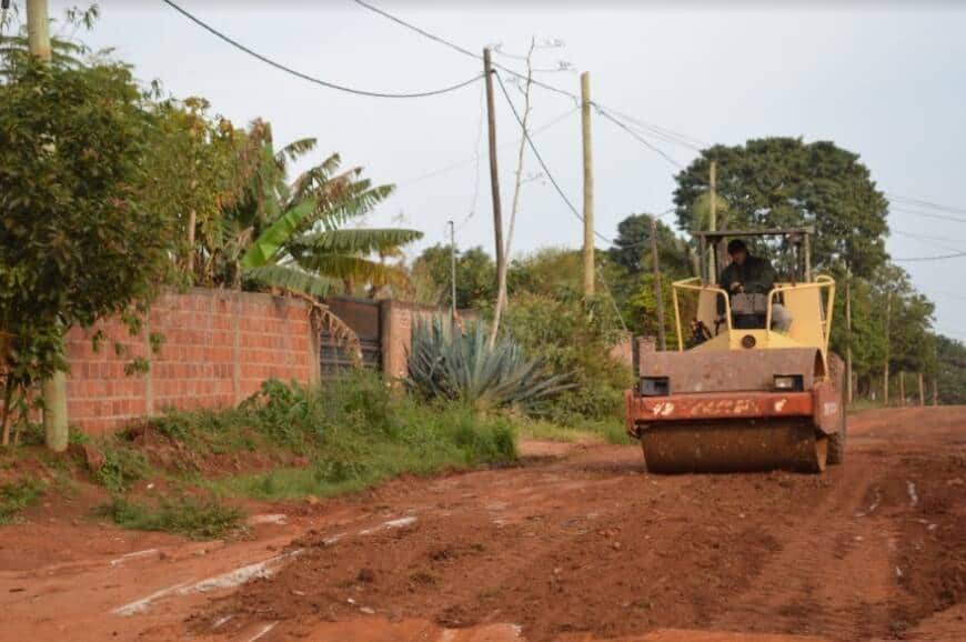 Reparan calles terradas en los barrios Jardín y Aeroclub de Posadas