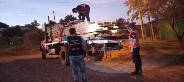 Aristóbulo: retuvieron camión que circulaba con infracciones al tránsito y transportaba madera nativa robada
