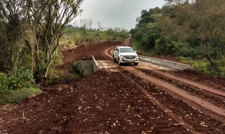 Vialidad provincial habilitó un puente sobre el arroyo Yacutinga en Colonia Delicia