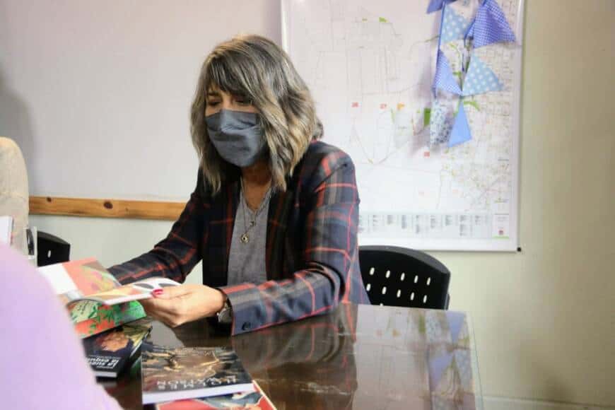 El CEA y Parque del Conocimiento fortalecen su compromiso por la perspectiva ambiental 3 6 - Entrega de libros 1 1 - 5