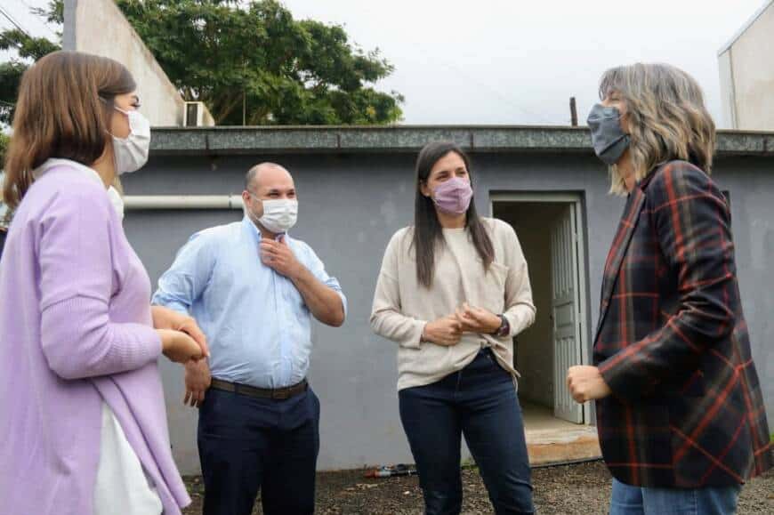 El CEA y Parque del Conocimiento fortalecen su compromiso por la perspectiva ambiental 1 2 - Entrega de libros 3 1 - 1