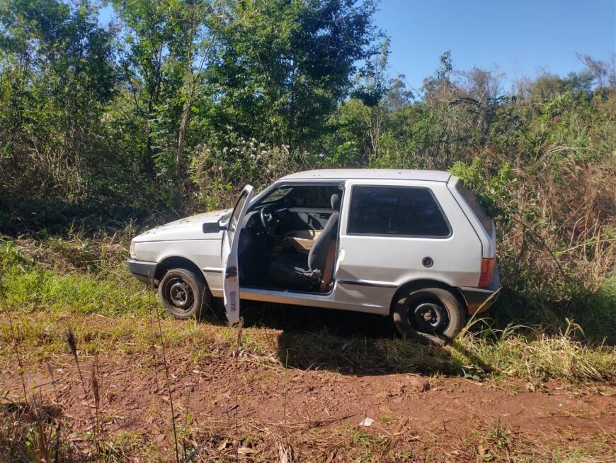 Garuhapé-El Alcázar: policías interceptaron un vehículo con más de 600 gruesas de cigarrillos 1 2 - Secuestro de cigarrillos 2 1 - 1