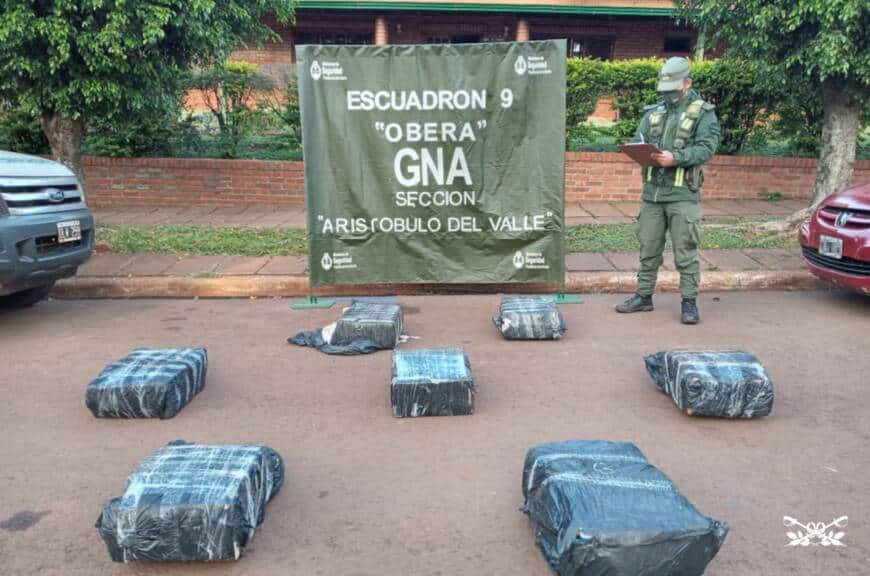 Gendarmes hallaron más de 100 kilos de marihuana dentro de un vehículo en Aristóbulo del Valle