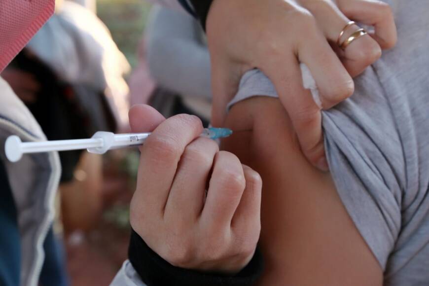 Exitoso operativo de vacunación contra el Covid-19 a jóvenes en el Imax de Posadas