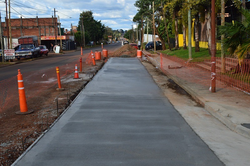Posadas: construyen dársena para colectivos sobre la avenida López y Planes